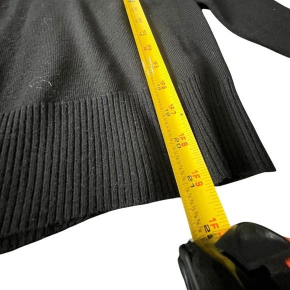 Black wool V-neck sweater #preppy #minimalist #knit 
Tiny pin sized hole. - Picture 5 of 6